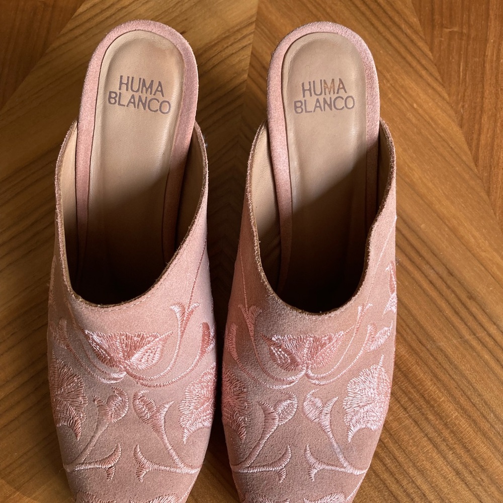 Huma Blanco Blush Embroidered Mules